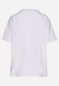Born2be - Biały T-shirt z Bawełny o Kroju Oversize z Haftem i Cekinami Uliowena. Okazja: na co dzień, na spacer. Kolor: biały. Materiał: bawełna. Wzór: haft. Sezon: lato. Styl: casual #6