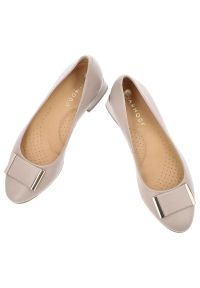 Beżowe Półbuty Armodo Eleganckie Obuwie Damskie. Okazja: na co dzień, na spotkanie biznesowe, do pracy. Kolor: beżowy. Materiał: skóra. Wzór: geometria, aplikacja. Obcas: na obcasie. Styl: elegancki. Wysokość obcasa: średni #3