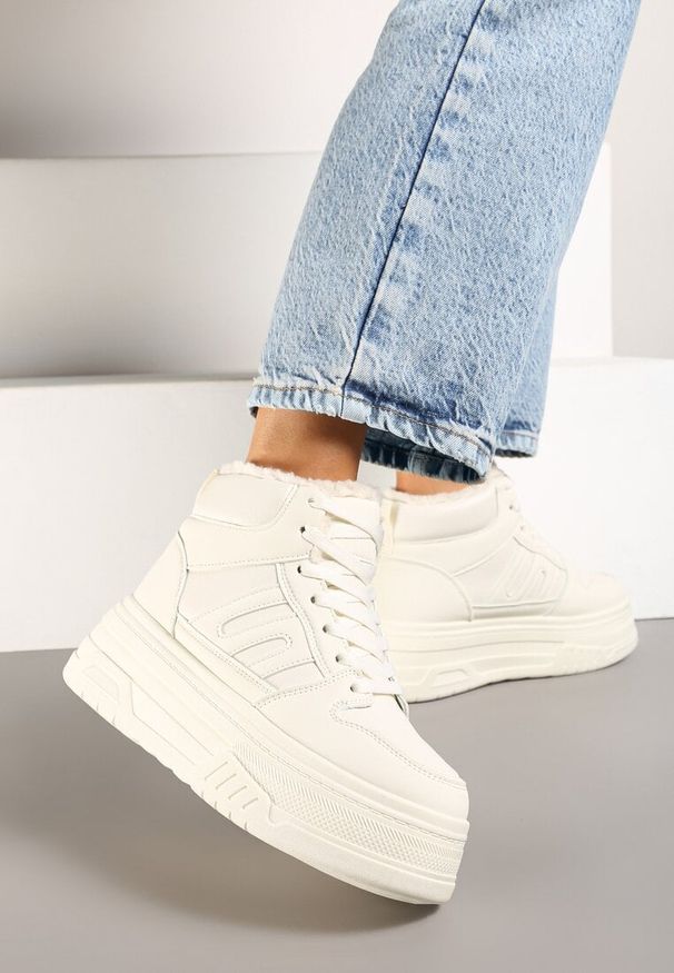 Renee - Beżowe Sneakersy na Platformie Mocno Ocieplane Futerkiem Lealwen. Okazja: na co dzień. Nosek buta: okrągły. Zapięcie: sznurówki. Kolor: beżowy. Materiał: futro. Sezon: zima. Obcas: na platformie. Wysokość obcasa: średni