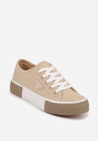 Renee - Beżowe Trampki VICES na Żłobionej Platformie Zdobione Trójkątną Aplikacją Lorerina. Nosek buta: okrągły. Zapięcie: sznurówki. Kolor: beżowy. Materiał: materiał. Wzór: aplikacja. Obcas: na platformie. Wysokość obcasa: niski #9
