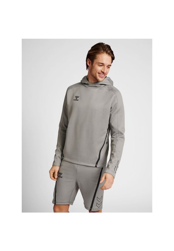 Bluza z kapturem Hummel Cima XK. Typ kołnierza: kaptur. Kolor: szary. Wzór: nadruk. Sezon: zima. Sport: piłka ręczna