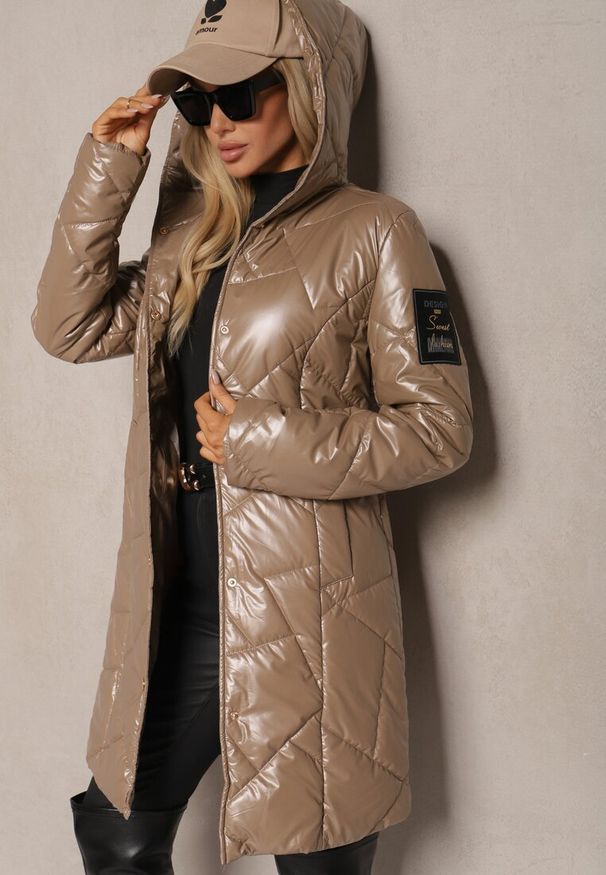 Renee - Beżowa Pikowana Kurtka z Kapturem i Wiązanym Paskiem Beliola. Okazja: na co dzień. Typ kołnierza: kaptur. Kolor: beżowy. Materiał: jeans. Styl: casual, elegancki, wizytowy