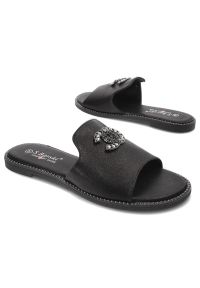 Czarne Klapki S.Barski Stylowe Obuwie Damskie. Okazja: na co dzień. Kolor: czarny. Wzór: aplikacja. Sezon: lato. Obcas: na płaskiej podeszwie. Styl: elegancki #3