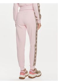 Guess Spodnie dresowe Britney V2YB15 KB3P2 Różowy Regular Fit. Kolor: różowy. Materiał: bawełna, syntetyk