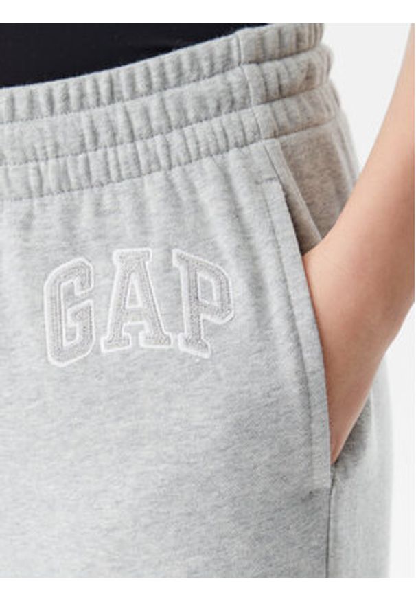 GAP - Gap Spodnie dresowe 889527-01 Szary Relaxed Fit. Kolor: szary. Materiał: bawełna