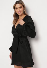 Born2be - Czarna Rozkloszowana Sukienka Mini z Gumką w Pasie Gaiame. Kolor: czarny. Materiał: materiał. Długość: mini #5