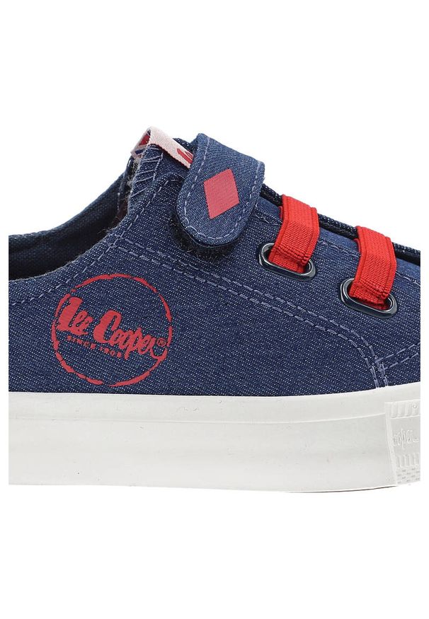 Granatowe Trampki Lee Cooper Dziecięce Buty. Zapięcie: rzepy. Kolor: niebieski. Materiał: guma, denim, materiał, jeans. Szerokość cholewki: normalna. Styl: młodzieżowy