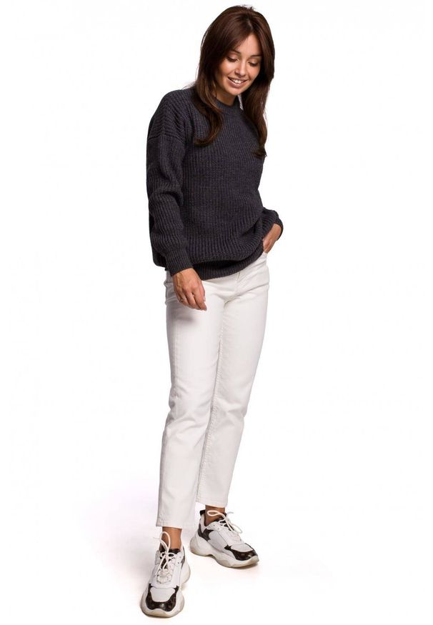 BE Knit - Sweter z grubą przędzą o łańcuszkowym splocie. Materiał: akryl, poliamid, wełna, prążkowany. Długość rękawa: długi rękaw. Długość: długie. Wzór: ze splotem. Styl: klasyczny