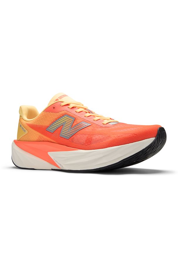 Buty męskie New Balance FuelCell Rebel v5 MFCX3L8 – pomarańczowe. Kolor: pomarańczowy. Materiał: guma, syntetyk, materiał. Szerokość cholewki: normalna. Wzór: geometria. Sport: fitness, bieganie