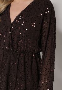 Born2be - Brązowa Cekinowa Sukienka o Rozkloszowanym Kroju z Długimi Rękawami Reira. Okazja: na imprezę. Kolor: brązowy. Materiał: poliester. Długość rękawa: długi rękaw. Styl: elegancki #3