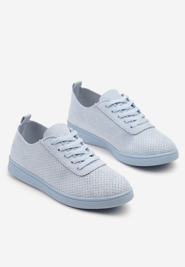 Born2be - Jasnoniebieskie Tenisówki Ozdobione Perforacją Ellivea. Okazja: na spacer, na co dzień. Kolor: niebieski. Materiał: jeans. Wzór: aplikacja. Styl: casual, elegancki, klasyczny