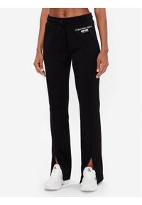 Calvin Klein Jeans Spodnie dresowe J20J221052 Czarny Regular Fit. Kolor: czarny. Materiał: dresówka, syntetyk, bawełna #1