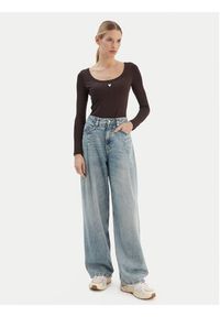 Guess Body V4YP07 J1314 Brązowy Slim Fit. Kolor: brązowy. Materiał: bawełna #4