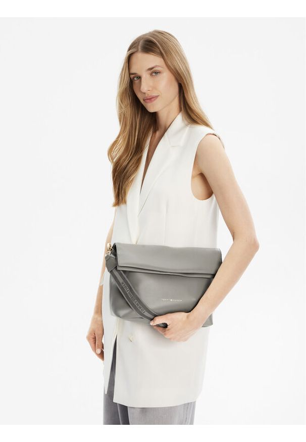 TOMMY HILFIGER - Tommy Hilfiger Torebka Th Logotape Med Crossover AW0AW17692 Szary. Kolor: szary. Materiał: skórzane