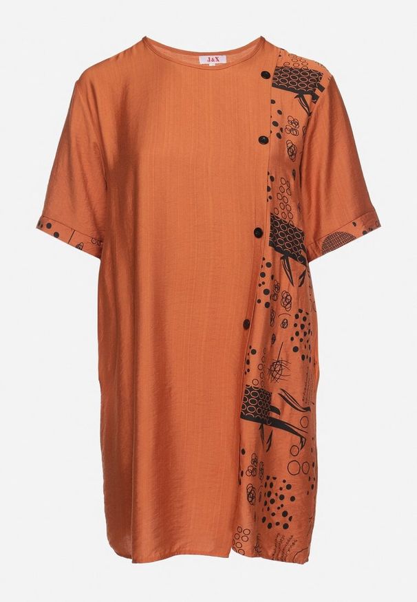 Born2be - Pomarańczowa Bawełniana Sukienka o Pudełkowym Kroju z Wsuwanymi Kieszeniami Ozdobiona Guzikami Walliana. Okazja: na co dzień. Kolekcja: plus size. Kolor: pomarańczowy. Wzór: aplikacja. Typ sukienki: dla puszystych. Materiał: bawełna. Długość rękawa: krótki rękaw. Sezon: lato. Styl: casual, elegancki
