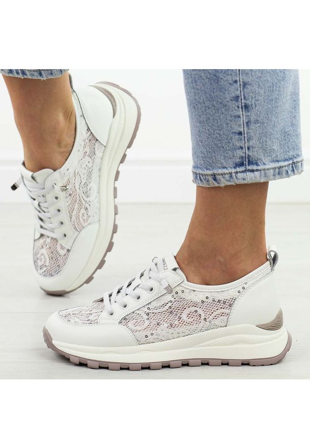 Białe przewiewne skórzane półbuty damskie Vinceza 66783. Okazja: na spacer, na co dzień. Kolor: biały. Materiał: skóra. Sezon: wiosna, lato. Styl: casual, elegancki, klasyczny