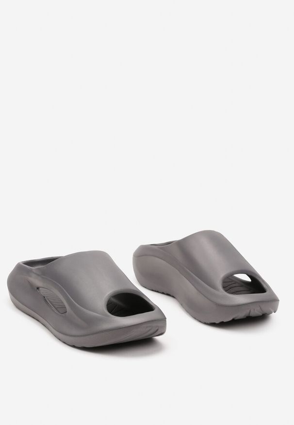 Renee - Jasnoszare Casualowe Klapki z Pianki na Platformie Ozdobione Wycięciem z Boku Aznelia. Okazja: na co dzień. Kolor: szary. Materiał: jeans. Wzór: aplikacja. Obcas: na platformie. Styl: casual