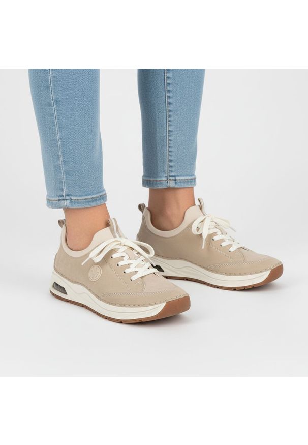 Półbuty damskie Rieker, cholewka ze skóry ekologicznej sportowa sylwetka wsuwane miękka amortyzowana podeszwa, beżowe, 44562-62. Okazja: na spacer, na co dzień. Zapięcie: bez zapięcia. Kolor: beżowy. Materiał: skóra ekologiczna. Szerokość cholewki: normalna. Styl: sportowy