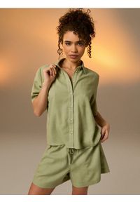 Sinsay - Szorty z domieszką lnu - zielony. Kolor: zielony. Materiał: len