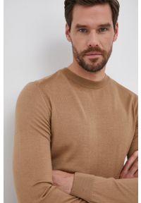 BOSS - Boss Sweter wełniany męski kolor beżowy. Okazja: na co dzień. Kolor: beżowy. Materiał: wełna. Długość rękawa: długi rękaw. Długość: długie. Styl: casual #2