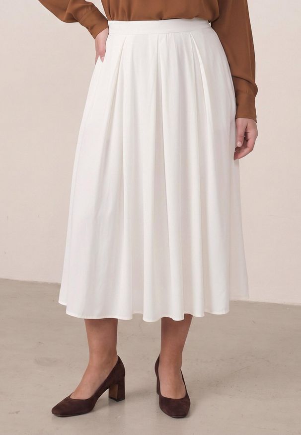 Born2be - Biała Rozkloszowana Spódnica z Wysokim Stanem Ismotis. Okazja: na co dzień. Stan: podwyższony. Kolekcja: plus size. Kolor: biały. Styl: casual