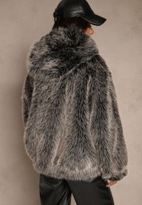 Renee - Szara Kurtka Futerko z Nieodpinanym Kapturem Laninea. Okazja: na co dzień. Kolor: szary. Materiał: futro. Styl: casual, elegancki #3