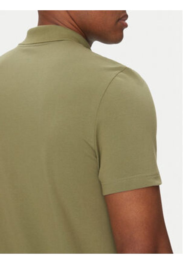 Lacoste Polo DH5522 Khaki Regular Fit. Typ kołnierza: polo. Kolor: brązowy. Materiał: bawełna, syntetyk