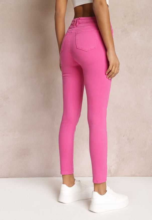 Renee - Fuksjowe Jeansy Skinny z Efektem Push Up Karinali. Okazja: na co dzień. Kolor: różowy. Wzór: gładki. Styl: casual