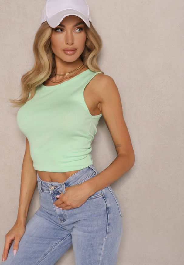 Renee - Jasnozielony Basicowy Top z Bawełny Nusithiela. Okazja: na co dzień. Kolor: zielony. Materiał: bawełna. Wzór: aplikacja, gładki. Styl: klasyczny, casual