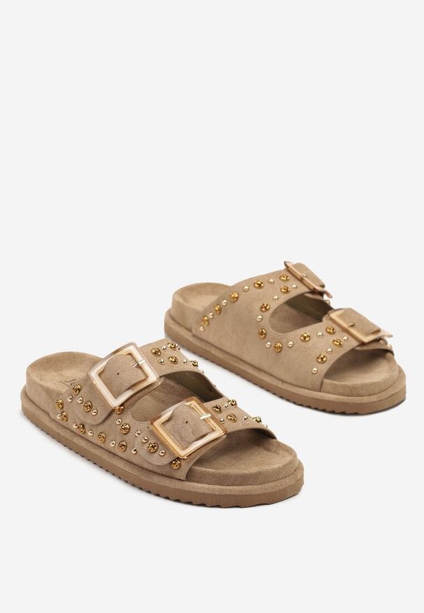 Born2be - Ciemnobeżowe Klapki z Klamrami i Ozdobnymi Aplikacjami Ellinae. Okazja: na co dzień. Kolor: beżowy. Wzór: aplikacja. Styl: elegancki, casual