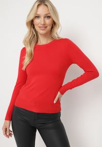 Born2be - Czerwony Sweter Klasyczny z Miękkiej Dzianiny Helentia. Kolor: czerwony. Materiał: dzianina. Styl: klasyczny #5