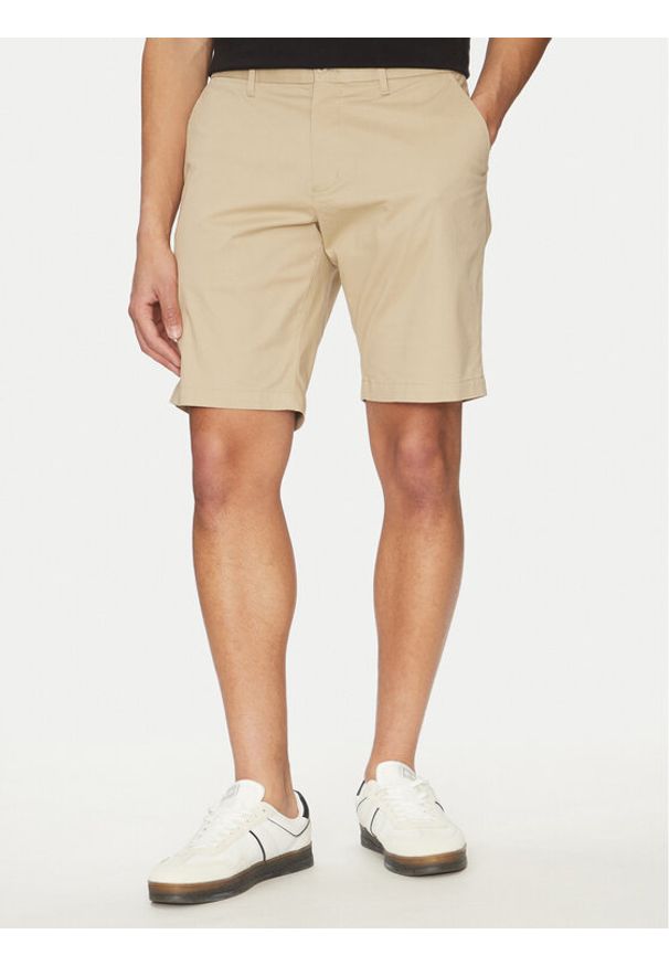 TOMMY HILFIGER - Tommy Hilfiger Szorty materiałowe Harlem MW0MW23568 Beżowy Regular Fit. Kolor: beżowy. Materiał: bawełna