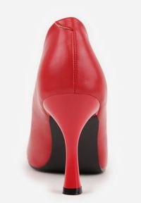 Renee - Czerwone Szpilki Vices na Klepsydrowym Obcasie ze Skórzaną Wkładką Muzite. Okazja: na spotkanie biznesowe. Kolor: czerwony. Materiał: skóra. Obcas: na obcasie. Styl: biznesowy, klasyczny. Wysokość obcasa: średni #5