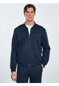 Big-Star - Bluza męska bomber granatowa Wladorb 403. Okazja: na spacer. Typ kołnierza: kołnierzyk stójkowy. Kolor: niebieski. Materiał: jeans, materiał, dzianina. Wzór: nadruk. Styl: sportowy, wizytowy
