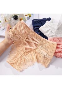 Intica - Figi koronkowe z wycięciami na romantyczne wieczory Jolyn. Kolor: beżowy. Materiał: koronka. Wzór: koronka