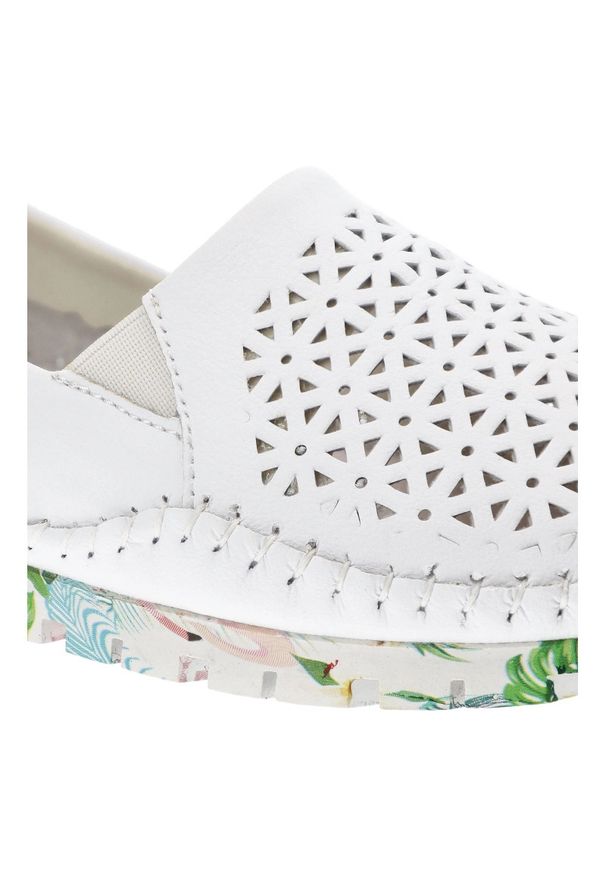 Białe Półbuty Artiker Wygodne Ażurowe Obuwie Damskie. Kolor: biały. Materiał: skóra. Wzór: ażurowy