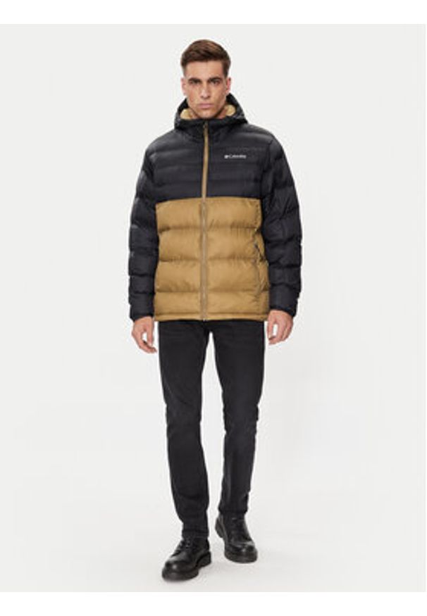 columbia - Columbia Kurtka zimowa Buck Butte™ Insulated Hooded Jacket Brązowy Regular Fit. Kolor: brązowy. Materiał: syntetyk. Sezon: zima