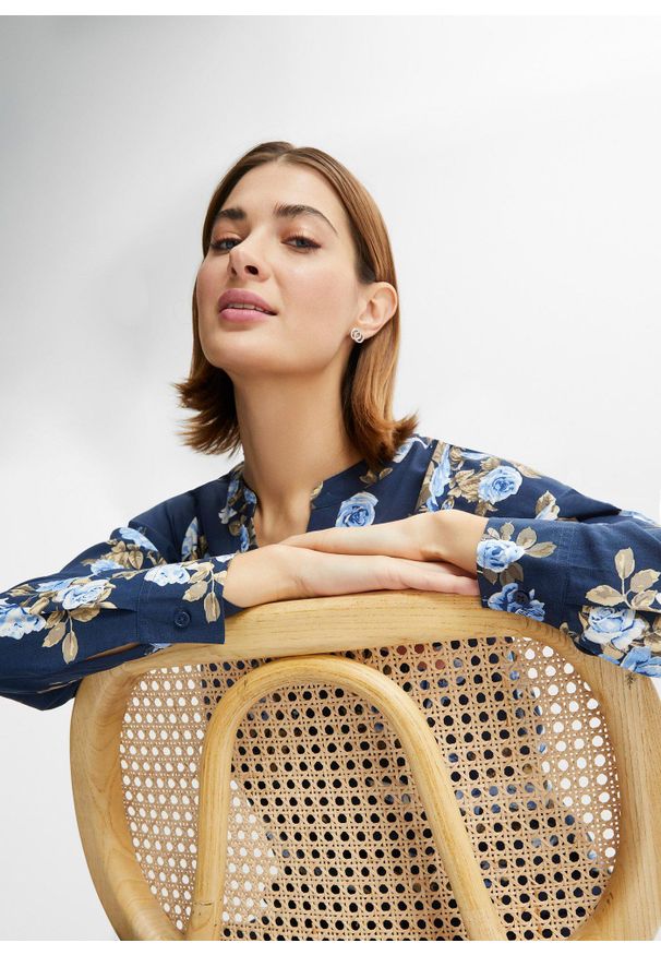 bonprix - Bluzka tunikowa. Kolor: niebieski. Materiał: wiskoza