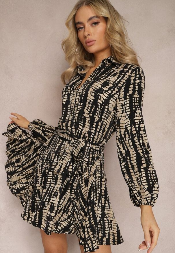 Renee - Czarna Koszulowa Sukienka Mini z Falbanką i Wiązanym Paskiem Anagal. Kolor: czarny. Materiał: materiał. Wzór: aplikacja. Typ sukienki: koszulowe. Długość: mini