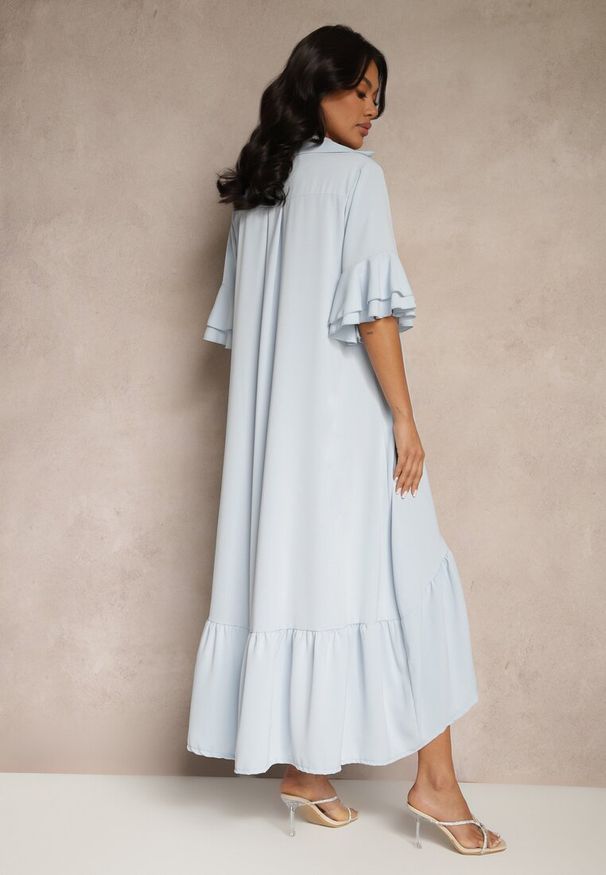 Renee - Jasnoniebieska Koszulowa Sukienka Ozdobiona Falbanką Ransara. Okazja: na co dzień. Kolor: niebieski. Wzór: aplikacja. Typ sukienki: koszulowe. Styl: klasyczny, casual, elegancki