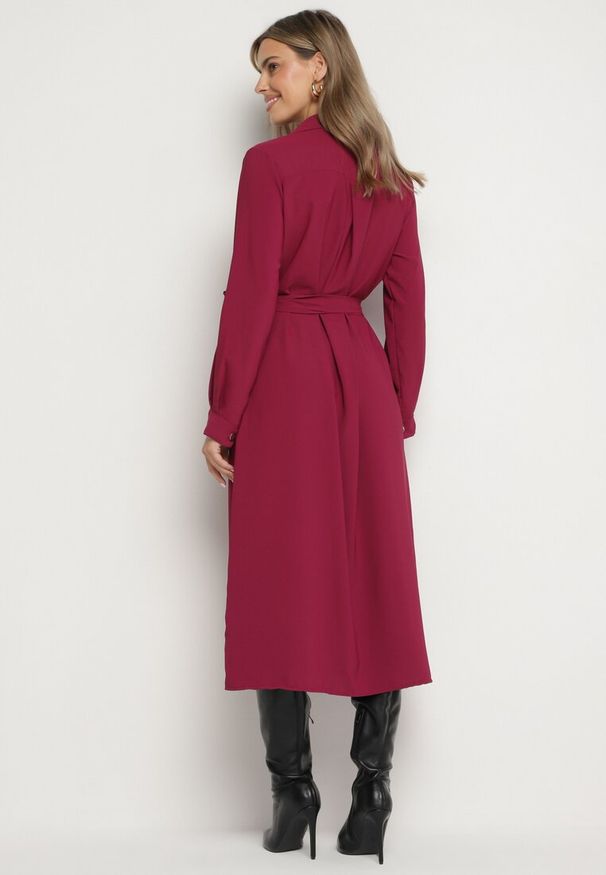Born2be - Bordowa Koszulowa Sukienka z Eleganckimi Guzikami i Wiązanym Paskiem w Talii Kortella. Okazja: na co dzień, na spotkanie biznesowe. Typ kołnierza: dekolt w serek. Kolor: czerwony. Długość rękawa: długi rękaw. Typ sukienki: koszulowe. Styl: elegancki