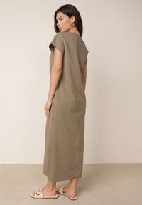 Born2be - Zielona Bawełniana Sukienka Pudełkowa o Fasonie Oversize z Kieszeniami Thaelusa. Okazja: na co dzień. Kolor: zielony. Materiał: bawełna. Typ sukienki: oversize. Styl: casual #2