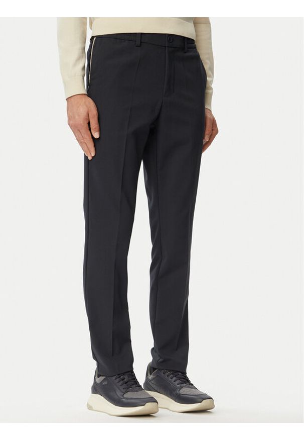 BOSS Chinosy Goc Swing 50564285 Granatowy Regular Fit. Kolor: niebieski. Materiał: syntetyk