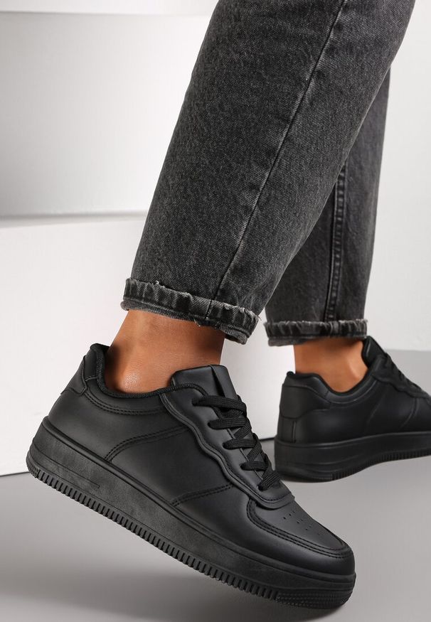Renee - Czarne Sneakersy Sznurowane na Grubej Podeszwie Taleith. Okazja: na co dzień. Kolor: czarny. Materiał: jeans. Sport: fitness