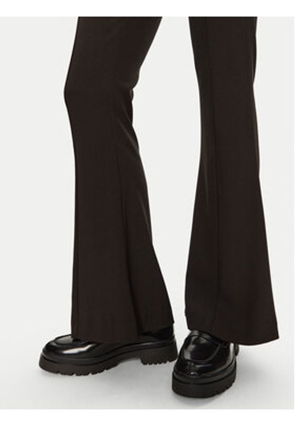 Gina Tricot Spodnie materiałowe Slim Bootcut Trousers 22856 Czarny Bootcut Fit. Kolor: czarny. Materiał: syntetyk