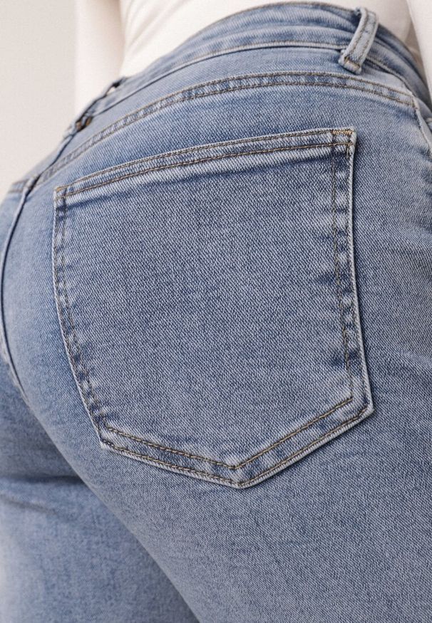 Born2be - Niebieskie Szerokie Jeansy z Regularnym Stanem z Bawełną i Domieszką Wiskozy Lairoe. Okazja: na co dzień, do pracy, na spotkanie biznesowe. Kolor: niebieski. Wzór: koronka. Styl: biznesowy, klasyczny, casual, elegancki