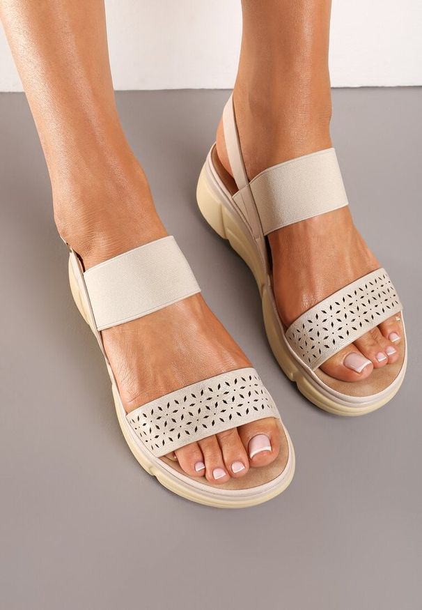 Born2be - Beżowe Sandały z Ekoskóry na Grubej Podeszwie Zapinane na Sprzączkę Folarae. Zapięcie: sprzączka. Kolor: beżowy. Materiał: jeans, jedwab. Sezon: lato. Styl: elegancki