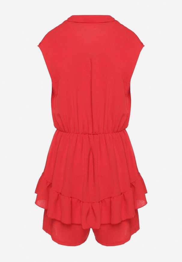 Born2be - Czerwony Krótki Kombinezon z Falbankami i Kołnierzykiem Laravia. Kolor: czerwony. Długość: krótkie. Styl: wizytowy, elegancki