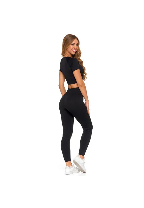 Czarny Damski Sportowy Komplet Top+Legginsy Moraj. Okazja: na co dzień. Kolor: czarny. Materiał: tkanina. Długość rękawa: krótki rękaw. Długość: krótkie. Wzór: gładki. Styl: sportowy