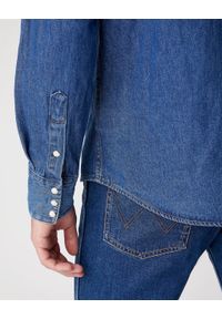 Wrangler - WRANGLER 27MW 1YEAR MĘSKA KOSZULA JEANSOWA JEANS W5MSLW924 112130248. Okazja: do pracy, na co dzień. Typ kołnierza: kaptur. Materiał: jeans. Długość rękawa: długi rękaw. Długość: długie. Sezon: lato. Styl: klasyczny, casual, elegancki, vintage #6